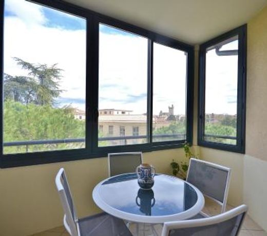 Appartement dans residence avec piscine et parking