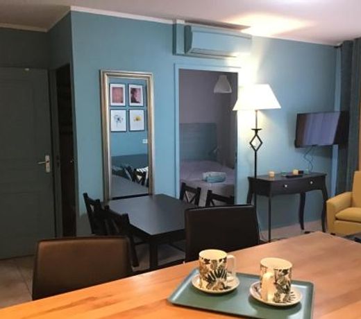 Superbe appartement Ã  UzÃ¨s avec place de parking
