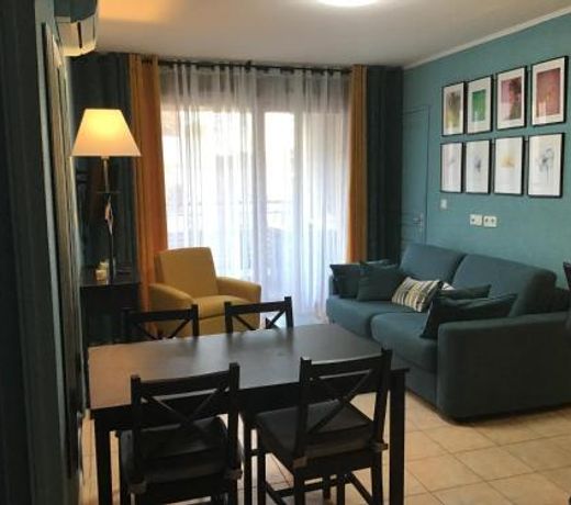 Superbe appartement Ã  UzÃ¨s avec place de parking