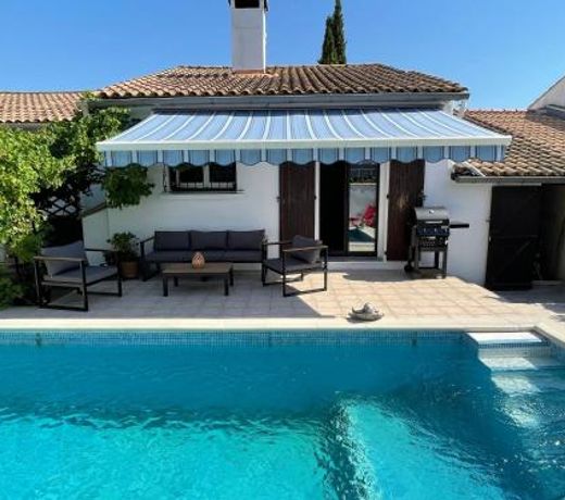 Jolie villa Ã  UZES, climatisee avec piscine