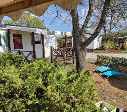 Camping pres des Gorges du Verdon et Du Lac De Ste Croix 04500 Tout Equipe Confort Calme Lavande