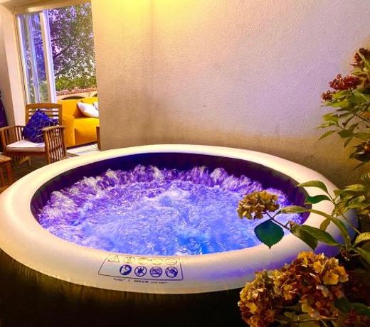 Magnifique VILLA avec jacuzzi au pied du STADE