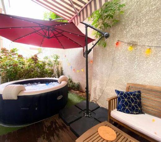 Magnifique VILLA avec jacuzzi au pied du STADE