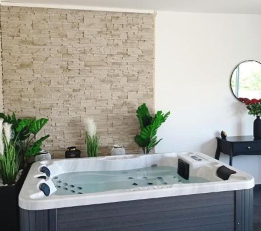 Ãvasion avec jacuzzi interieur