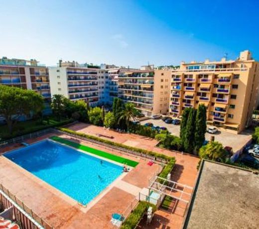 French Riviera: Seafront apt & pool near Monaco