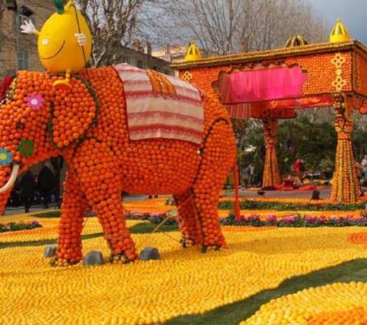 French Riviera: Seafront apt & pool near Monaco