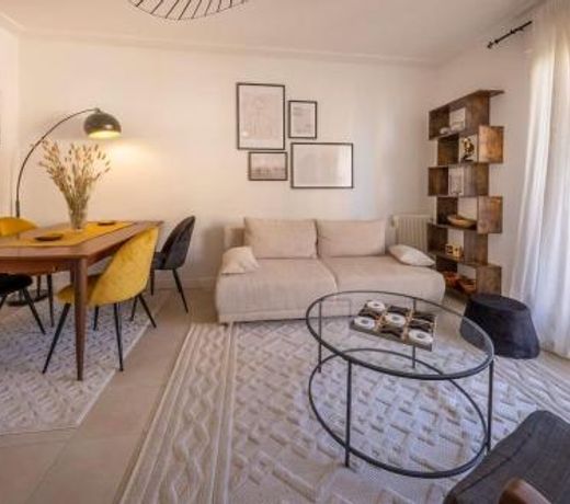 06B - Beau 2 pièces rénové avec terrasse vue mer