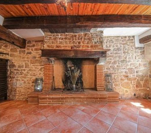 MAISON AU COEUR DU VILLAGE - CALME - TERRASSE