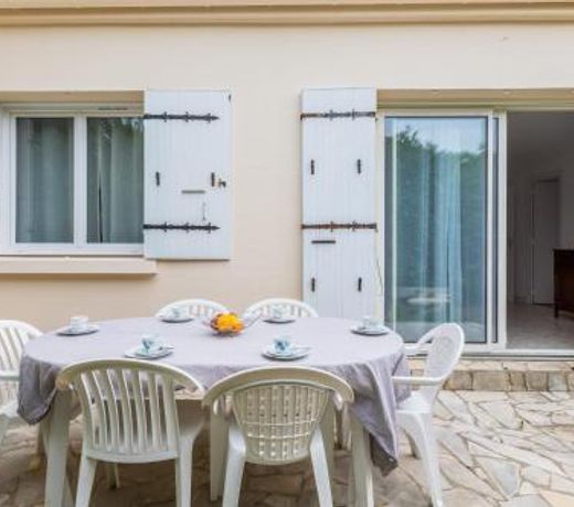 Nice house with a yard - La Rochelle - Welkeys