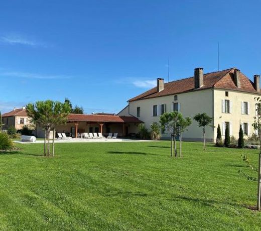Large House near Marciac & Heated Salt Water Pool