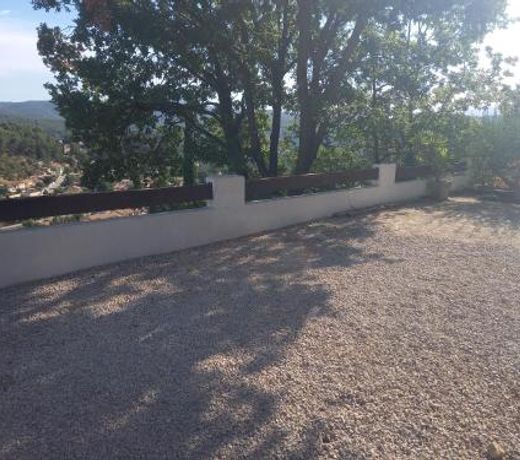Vue magnifique, jardin et petit cocon en provence