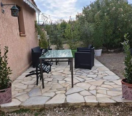 Studio dans villa calme Ã  15km de Cannes