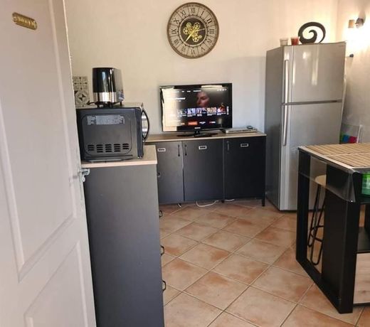 Studio dans villa calme Ã  15km de Cannes