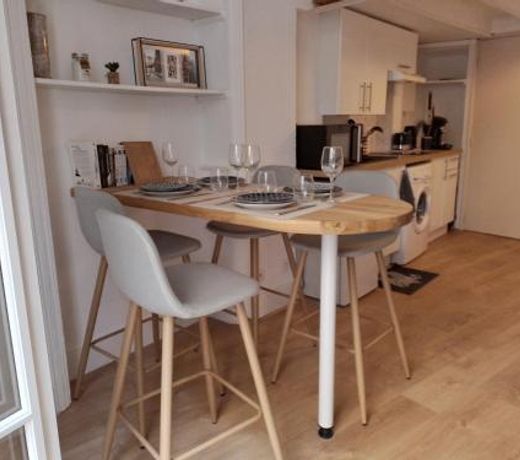 Studio mezzanine hyper centre, au pied du castillet