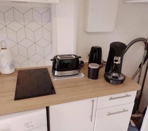 Studio mezzanine hyper centre, au pied du castillet