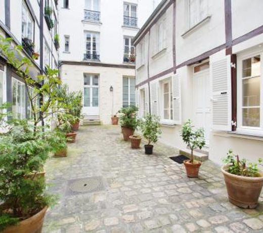 Superb apartment Place des Vosges Le Marais (Charles V)