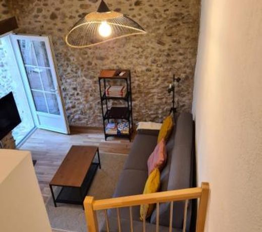 Charming Provencal dovecote with swimming pool