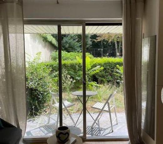 Agréable et moderne studio à Neuilly avec jardin