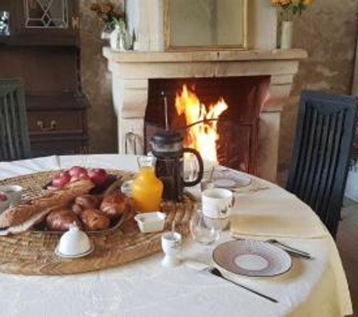 Maison chaleureuse et familiale.
