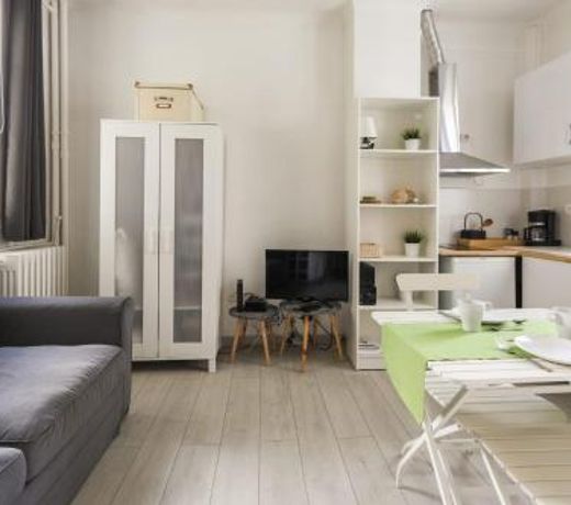 Modern and comfortable studio close to Paris