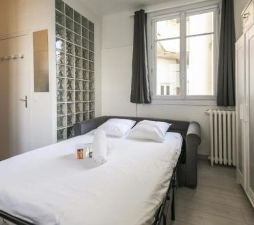 Modern and comfortable studio close to Paris