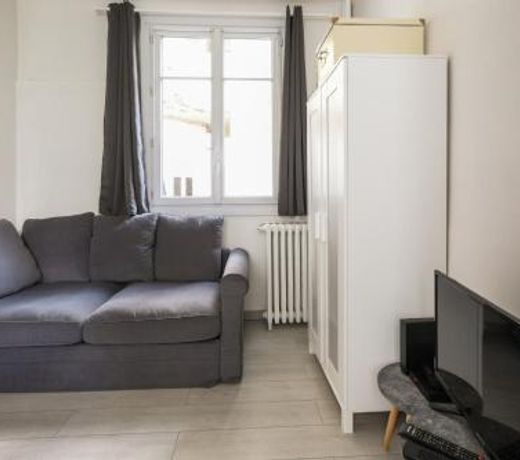 Modern and comfortable studio close to Paris