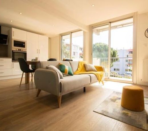 Appart 6 chb, standing, proche Centre,Parking,Clim
