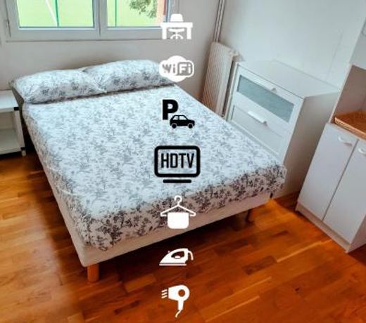 Private room & parking in shared apartment l 25 mins from Paris, Gare du Nord, Eurostar, Charles de Gaulle airport & Stade de France