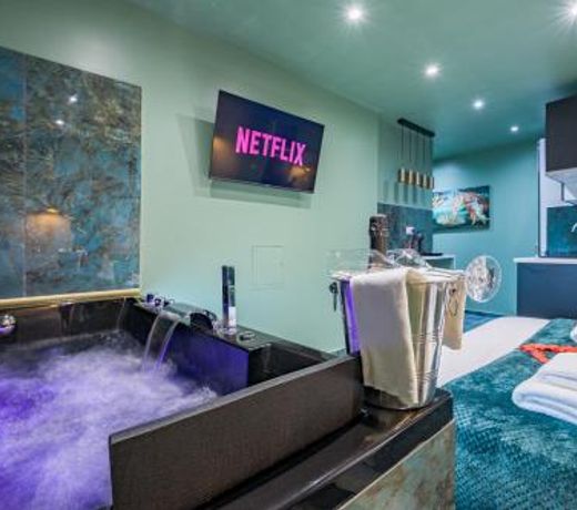 Le Musee dâAphrodite / JACUZZI