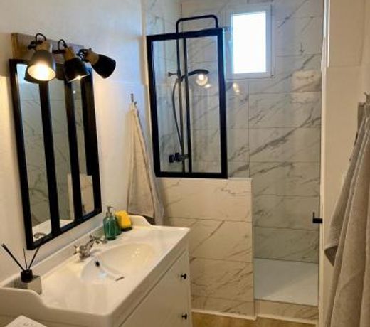 Appartement avec balcon (parking gratuit accole)