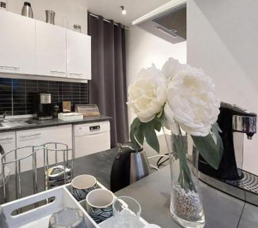 Beautiful home in Magny-en-Vexin with WiFi and 5 Bedrooms
