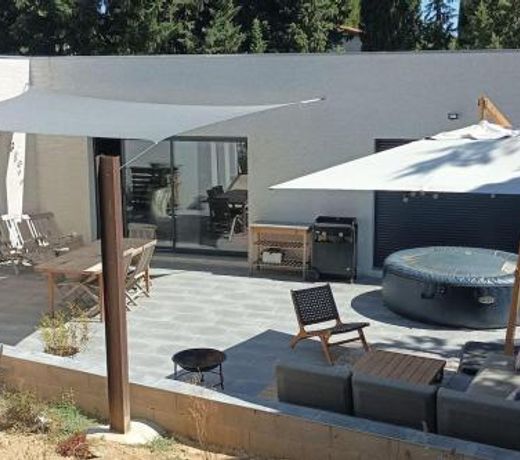 Magnifique villa avec jacuzzi et billard