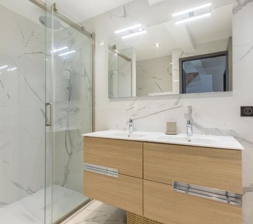 Appartement spacieux et moderne 4 chambres Ã  5mn Ã  pieds Republique