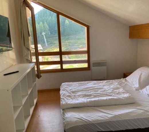 Appartement Duplex Les Orres 1800 pour 8 personnes aux pieds des pistes avec ménage et une place de parking inclus