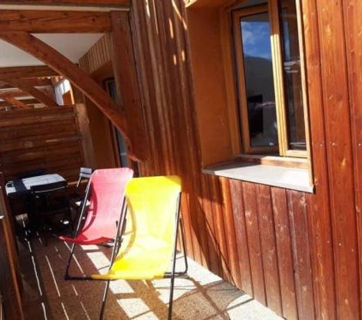 T2 Les orres 1800 : pied des pistes avec piscine