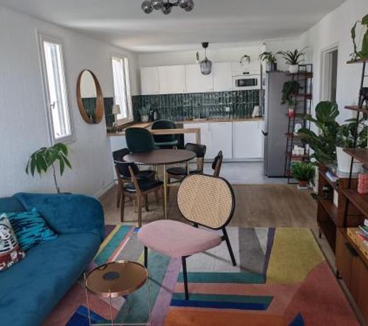 Appartement 3 piÃ¨ces avec parking couvert gratuit.