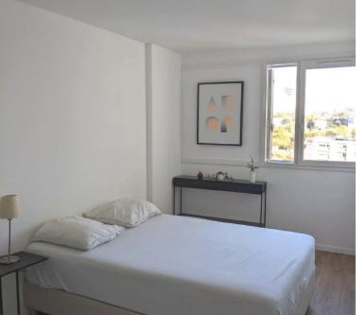 Appartement 3 piÃ¨ces avec parking couvert gratuit.