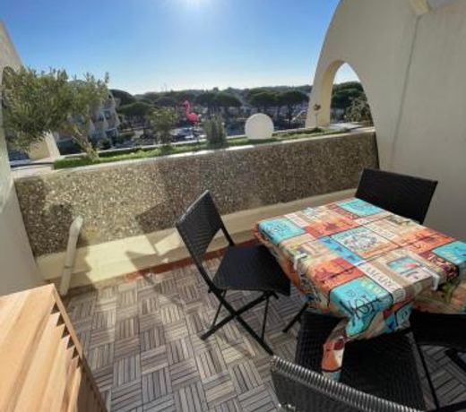 Superbe studio, terrasse, piscine, parking