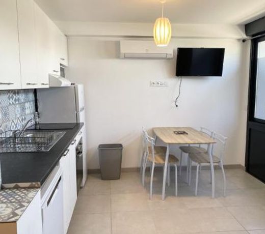AS21673 - Studio en rez de chaussee face au Canal