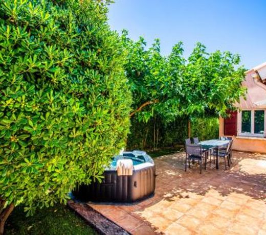 VILLA PROVENCE-SPA&BBQ CENTRE AU CALME- JARDIN - TERRASSES