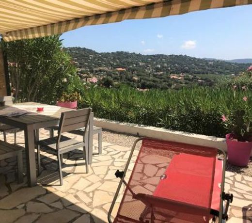 Holiday home with private terrace and sea view, La Croix Valmer