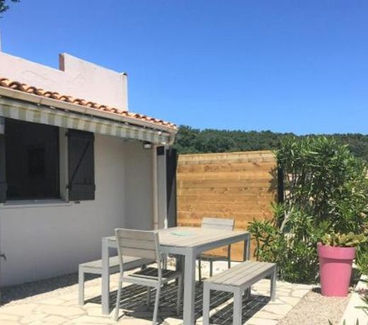 Holiday home with private terrace and sea view, La Croix Valmer