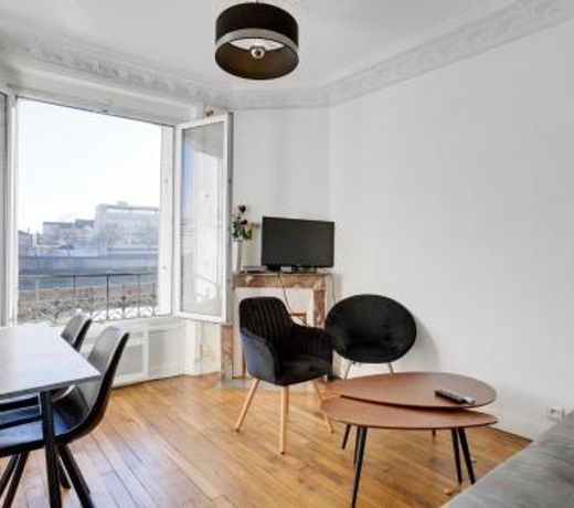 Appartement meuble quai de Seine