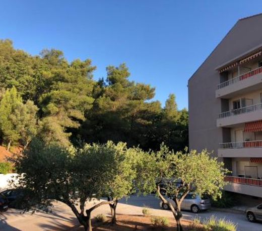 Grand studio à Hyères entre mer et ville