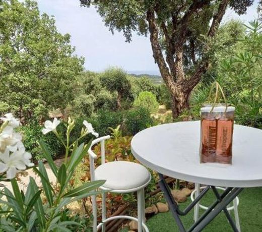 Charmant T2 de 34m2 en Résidence de standing à Grimaud - Piscines - Jardinet - Plein coeur du Golfe de St Tropez- Pleine nature