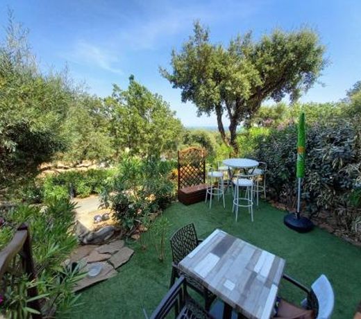 Charmant T2 de 34m2 en Résidence de standing à Grimaud - Piscines - Jardinet - Plein coeur du Golfe de St Tropez- Pleine nature