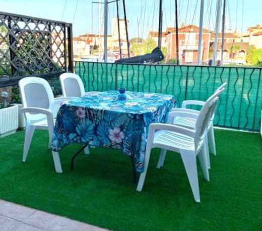 Appartement rue de l'amarrage à PORT GRIMAUD avec Terrasse vue canaux et garage