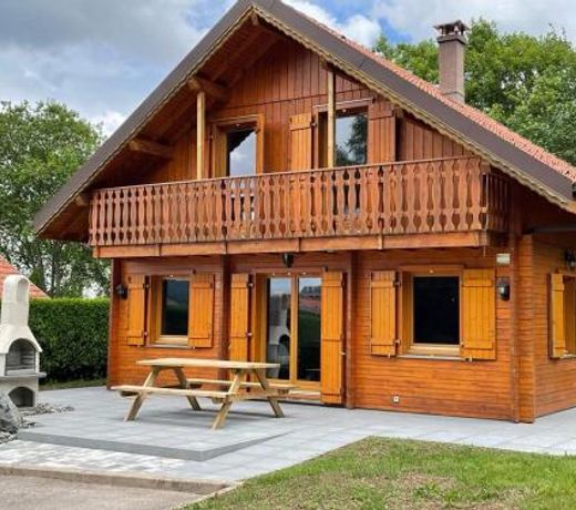 CHALET 6 PERS INDEPENDANT PROCHE CENTRE ET LAC