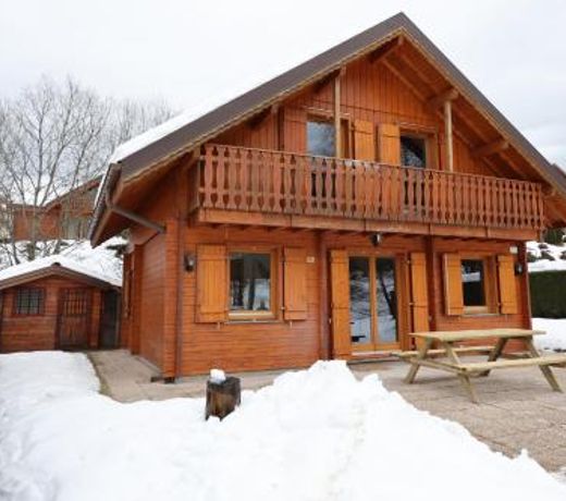 CHALET 6 PERS INDEPENDANT PROCHE CENTRE ET LAC