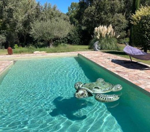 Maison Ã  15 min du centre d'Aix en Provence , belle terrasse, piscine et parking prive gratuit